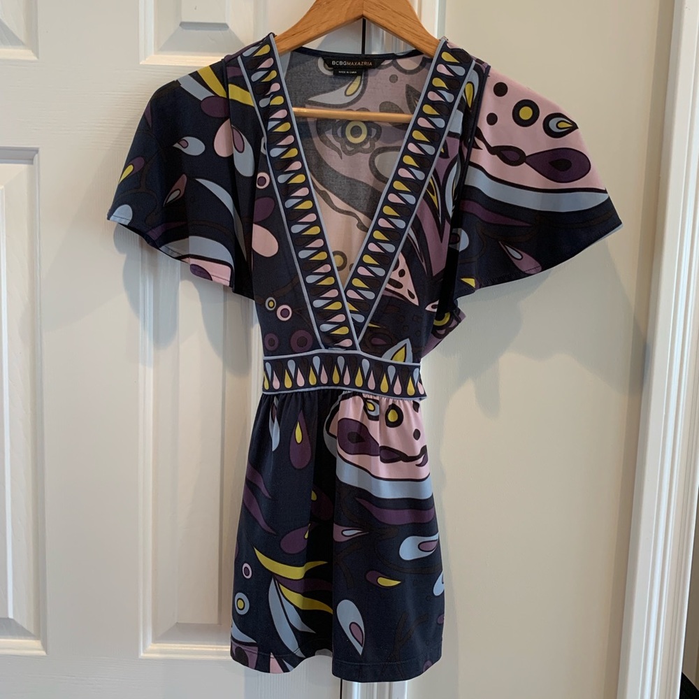 BCBG MAXAZRIA Colorful V Neck top sz S-M